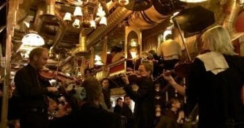 Sarastro, un restaurante diferente para pasar una noche divertida