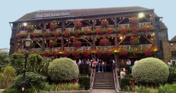 The Dickens Inn, una Taberna con historia