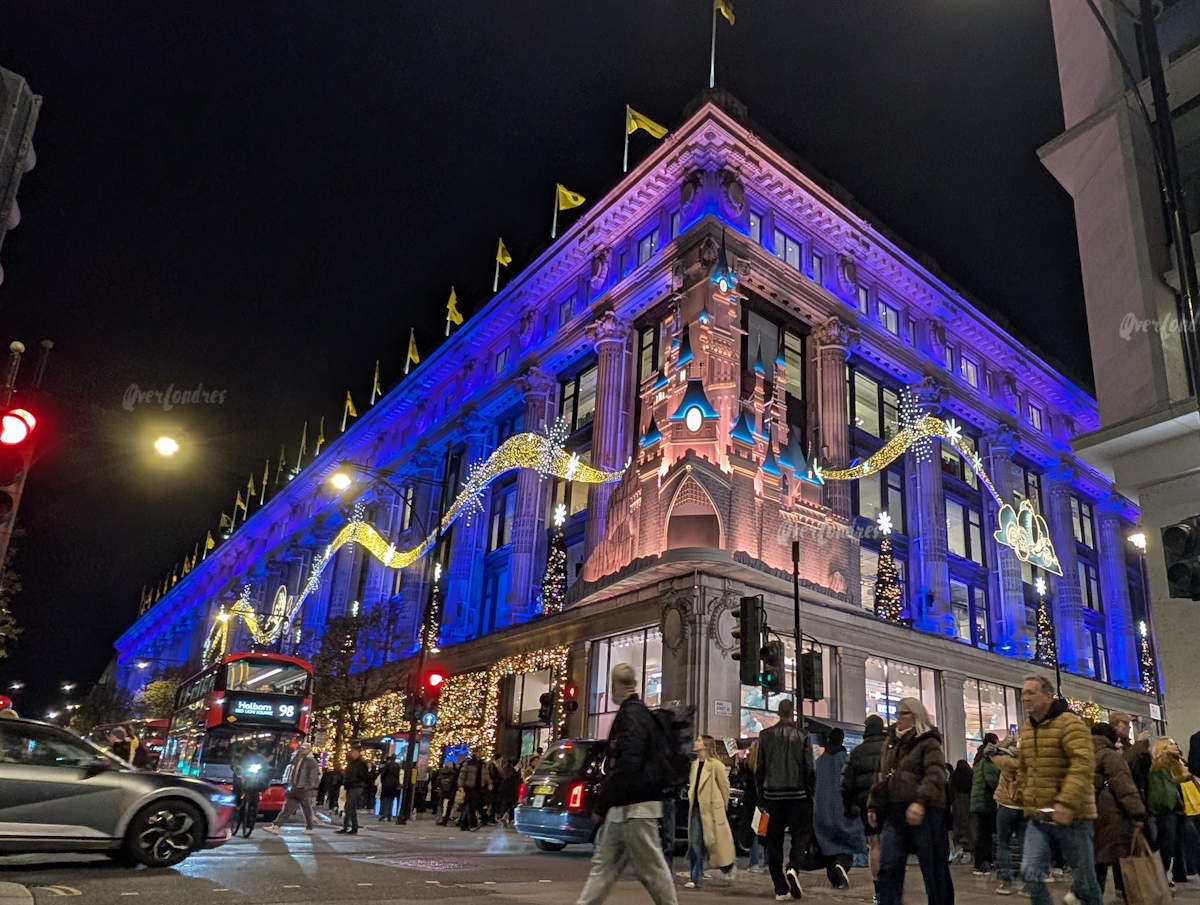 Fachada Disney Navidad en tienda de Selfridges en Londres