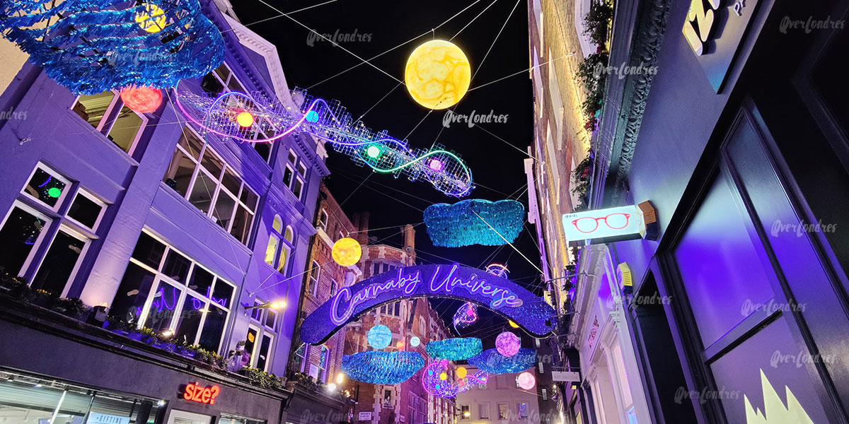 Luces de Navidad en Carnaby St. en Londres