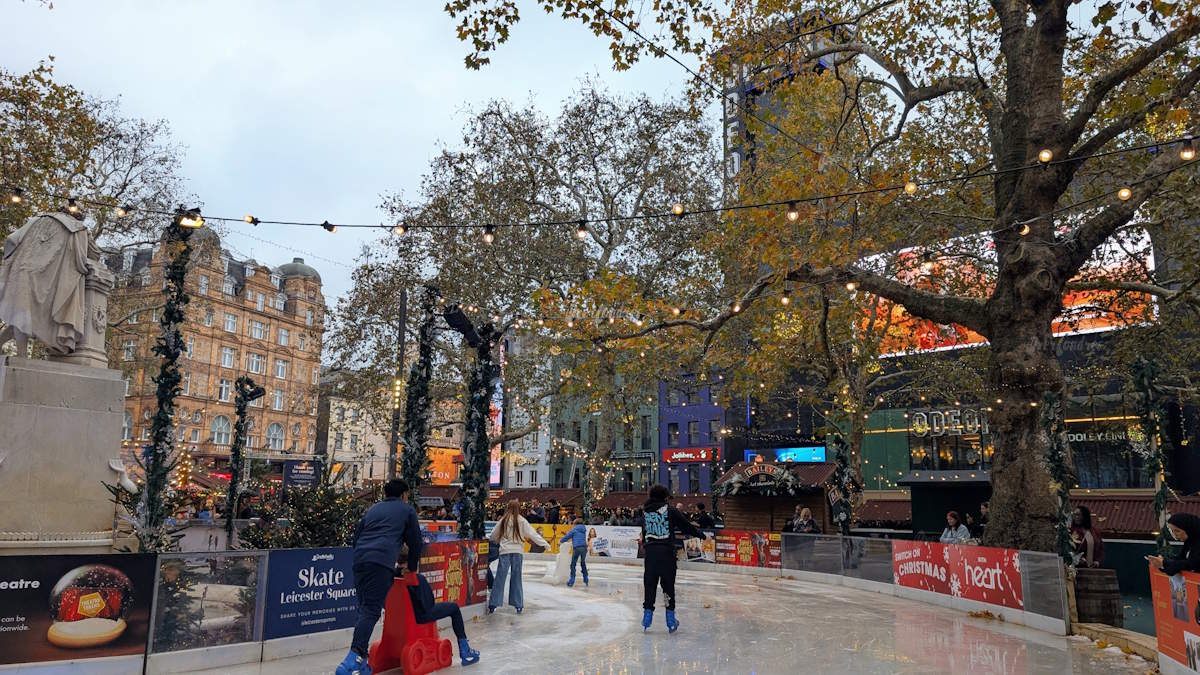 pista de patinaje sobre hielo londres leicester square