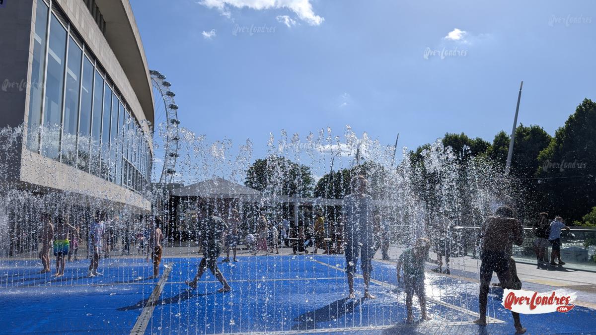 Fuentes de agua para niños en Londres South Bank
