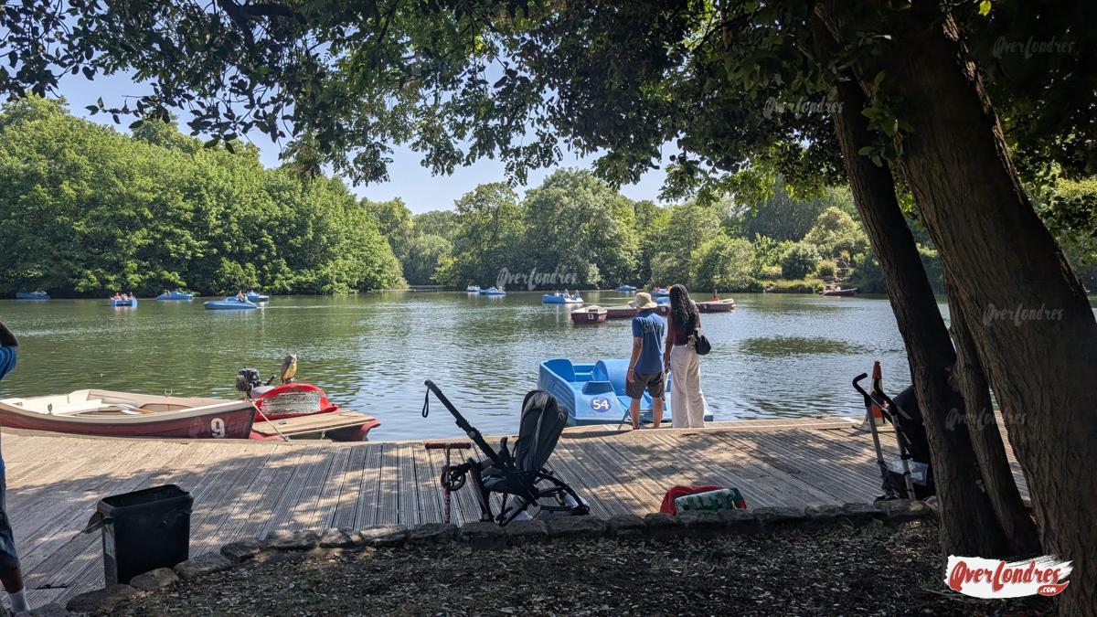 Alquiler de barquitas en el lago de Battersea Park en Londres