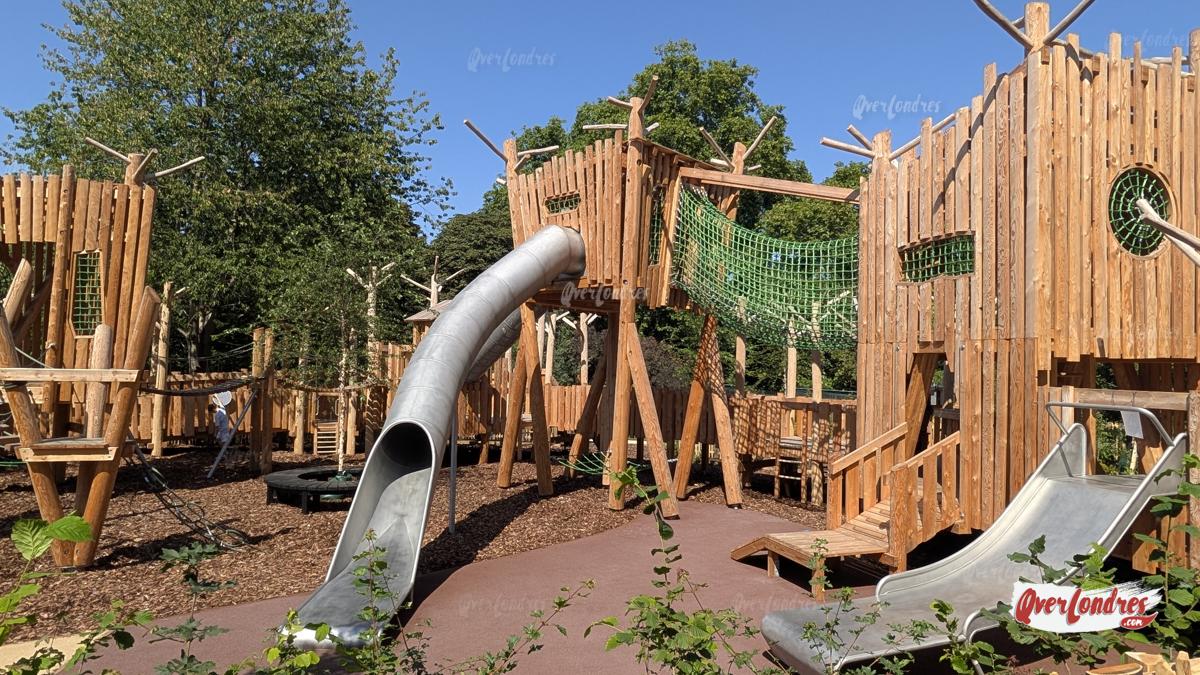 Parque infantil en memoria de la Princesa Diana en Londres casa de árbol